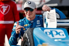 <span style="background:#3f3f3f; color:white; padding: 0 2px">IndyCar</span> „Gateway“ ovale iš „pole“ startuos J. Newgardenas