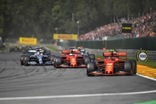 „Formulė-1“ atsidūrė aklavietėje dėl naujojo reglamento
