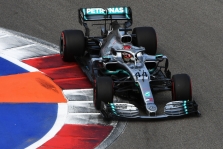 L. Hamiltonas apie Japonijos GP: neįsivaizduoju, kuri komanda čia pasirodys geriausiai