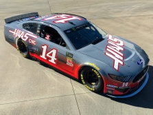 „Haas“ pilotai Ostine išbandys NASCAR automobilį