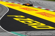 „Pirelli“ laukia vieno arba dviejų sustojimų Silverstoune