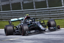 V. Bottas patenkintas, kad vis dar pirmauja čempionate