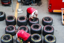 „Formulė-1“ nori sumažinti padangų skaičių