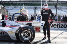 <span style="background:#3f3f3f; color:white; padding: 0 2px">IndyCar</span> Indianapolyje „pole“ iškovojo W. Poweris
