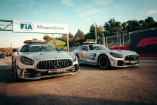 Nuo 2021 m. bus naudojami „Aston Martin“ ir „Mercedes“ saugos automobiliai