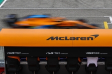 „McLaren“ užvedė „Mercedes“ variklį 2021 m. bolide