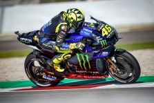 <span style="background:#d5002c; color:white; padding: 0 2px">MotoGP</span> V. Rossi leista startuoti lenktynėse, M. Vinalesas sulaukė baudos