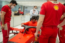 C. Sainzas: niekas neatsisakytų lenktyniauti „Ferrari“