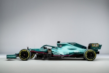 „Aston Martin“ oficialiai pristatė 2021 m. bolidą