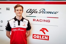 „Alfa Romeo“ pristatė antrąjį pilotą bandytoją