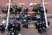 FIA sieks prailginti sustojimų boksuose laiką