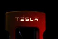 „Tesla Roadster“ 100 km/h greitį išvystys dvigubai greičiau nei F-1 bolidas