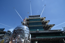 <span style="background:#3f3f3f; color:white; padding: 0 2px">IndyCar</span> „Indy 500“ bus didžiausias sporto renginys, surengtas iki šiol pandemijos metu