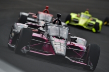 <span style="background:#3f3f3f; color:white; padding: 0 2px">IndyCar</span> 105-osiose „Indianapolis 500“ lenktynėse triumfavo H. Castronevesas
