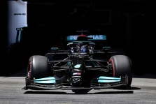 „Mercedes“ neketina keisti savo 2022 m. planų