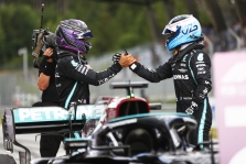 V. Bottas: L. Hamiltonas nori, kad likčiau komandoje