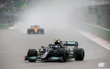 D. Hillas sukritikavo V. Bottą: jis padovanojo poziciją M. Verstappenui