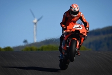 <span style="background:#d5002c; color:white; padding: 0 2px">MotoGP</span> I. Lecuona - daugiausiai kartų 2021 m. nuo motociklo kritęs sportininkas
