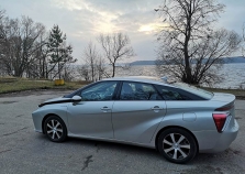 „Toyota Mirai“ automobilis, varomas vandeniliu, jau Lietuvoje