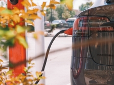Kas nutinka, kai pasensta elektromobilių baterijos?