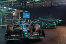 „Aston Martin“ svarsto galimybę gaminti variklius