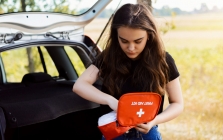 Nuo liepos mėnesio keičiamas automobilių vaistinėles kviečia perduoti Ukrainai