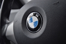 Neblaivaus BMW vairuotojas sukėlė avariją, kliudydamas keturias transporto priemones
