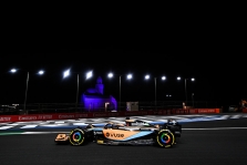 D. Ricciardo - trijų starto pozicijų bauda