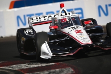<span style="background:#3f3f3f; color:white; padding: 0 2px">IndyCar</span> Long Beache antrąją pergalę iš eilės iškovojo J. Newgardenas