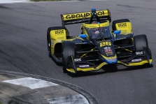 <span style="background:#3f3f3f; color:white; padding: 0 2px">IndyCar</span> Chaosas Indianapolyje baigėsi C. Hertos pergale