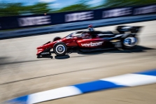 <span style="background:#3f3f3f; color:white; padding: 0 2px">IndyCar</span> Detroite nugalėjo iš 16-os pozicijos startavęs W. Poweris