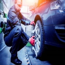 Kaip žinoti jog automobiliui reikalingas ratų suvedimas?