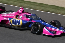 <span style="background:#3f3f3f; color:white; padding: 0 2px">IndyCar</span> Po ilgos pertraukos Indianapolyje nugalėjo A. Rossi
