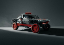 <span style="background:#996633; color:white; padding: 0 2px">Dakaras</span> „Audi“ pristatė 2023 m. Dakaro raliui paruošta automobilį