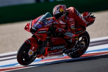 <span style="background:#d5002c; color:white; padding: 0 2px">MotoGP</span> Misane surengtoje kvalifikacijoje po ilgos pertraukos nugalėjo J. Milleris