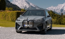Kokiu automobiliu keliauti yra pigiausia?
