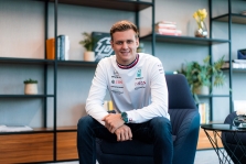 M. Schumacheris bus atsarginiu pilotu ir „McLaren“