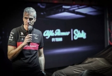 Kodėl „Alfa Romeo“ komandos vadovas vadinamas „atstovu“