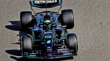 „Mercedes“ bolidus nudažė skirtingai