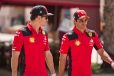 C. Sainzo tėvas sukritikavo „Ferrari“ sprendimą leisti pilotams varžytis tarpusavyje