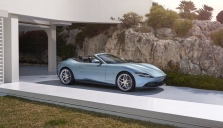 „Ferrari“ pristatė „Roma Spider“ kabrioletą