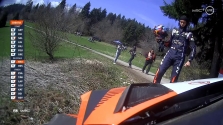 WRC Kroatija: ralio lyderis Neuville pasitraukė iš lenktynių, Ogier gavo baudą dėl neprisegto diržo