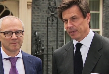 „Formulės-1“ atstovai apsilankė Didžiosios Britanijos vyriausybėje