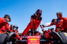 „Ferrari“ turėjo rimtų problemų