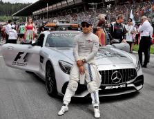 F. Massa tiki, jog triumfuos teisme