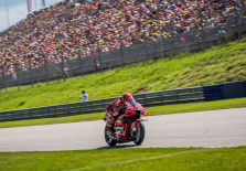 <span style="background:#d5002c; color:white; padding: 0 2px">MotoGP</span> F. Bagnaia iškovojo trečią pergalę paeiliui, M. Marquezui skirta didžiulė bauda