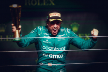 Gandai baigiasi: F. Alonso su „Aston Martin“ pasirašė naują sutartį