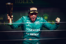 Gandai baigiasi: F. Alonso su „Aston Martin“ pasirašė naują sutartį