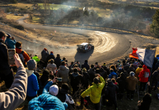 Monte Karlo <span style="background:#000000; color:white; padding: 0 2px">WRC</span> Ogier spaudžia Evansą, už „Toyota“ lenktynininkų seka „Hyundai“