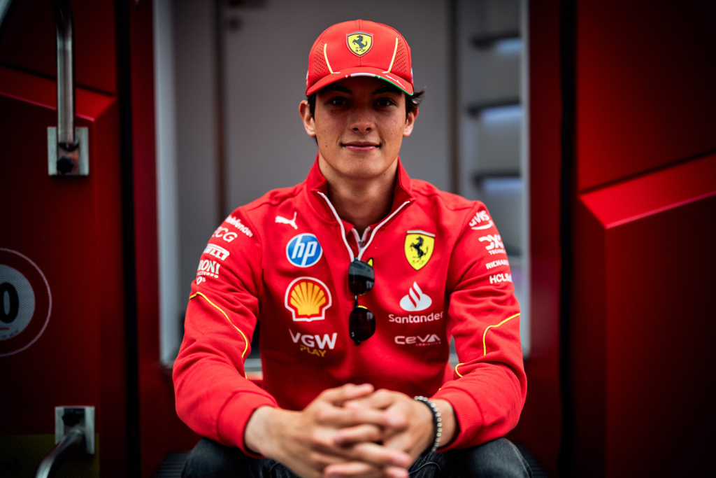 Pagyros O. Bearmanui: turėtų būi pirmas eilėje į „Ferrari“